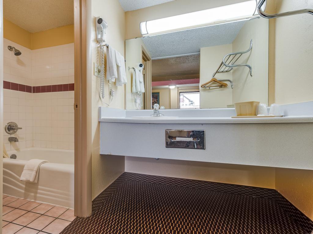 Travelers Inn Midwest City Eksteriør bilde