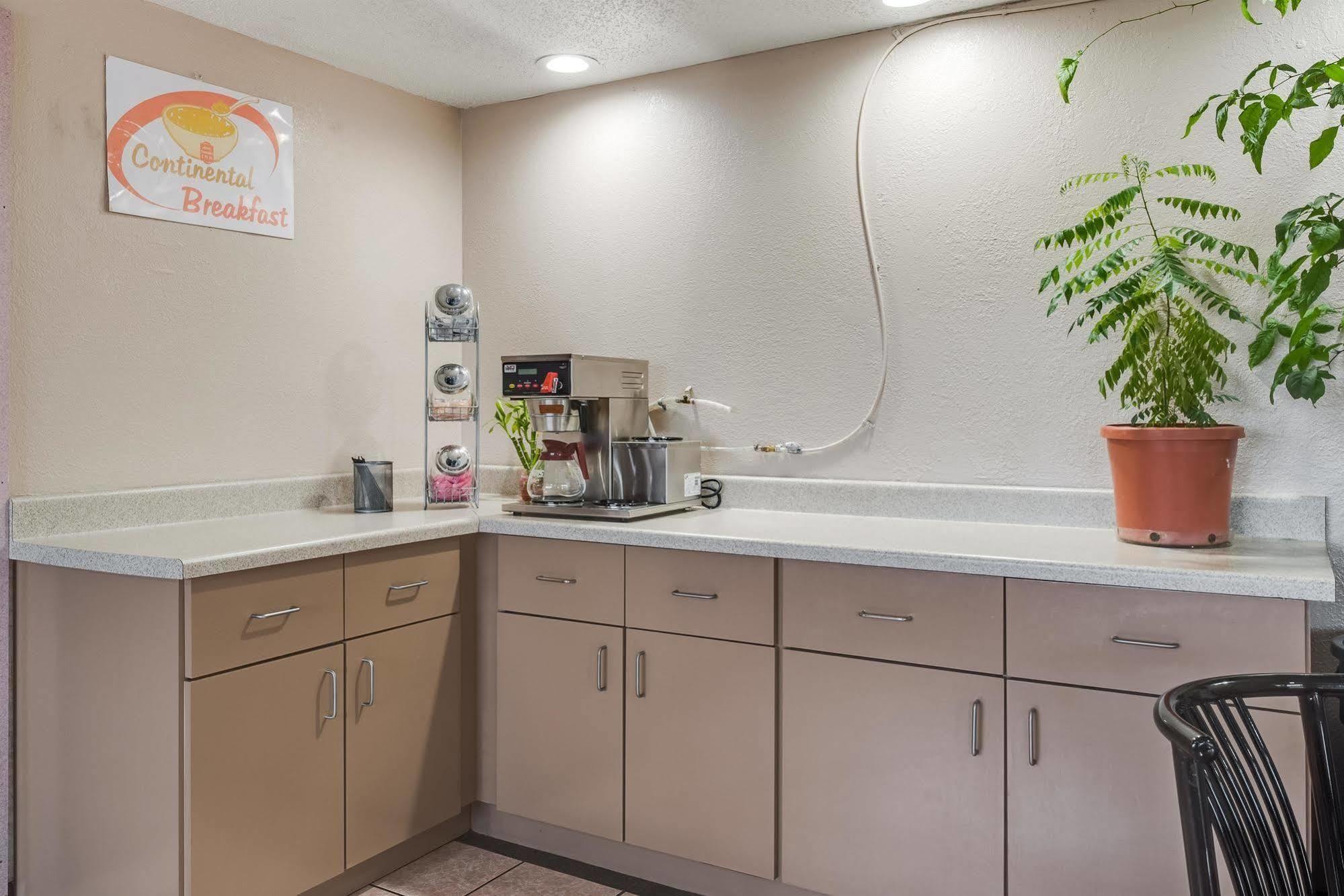 Travelers Inn Midwest City Eksteriør bilde