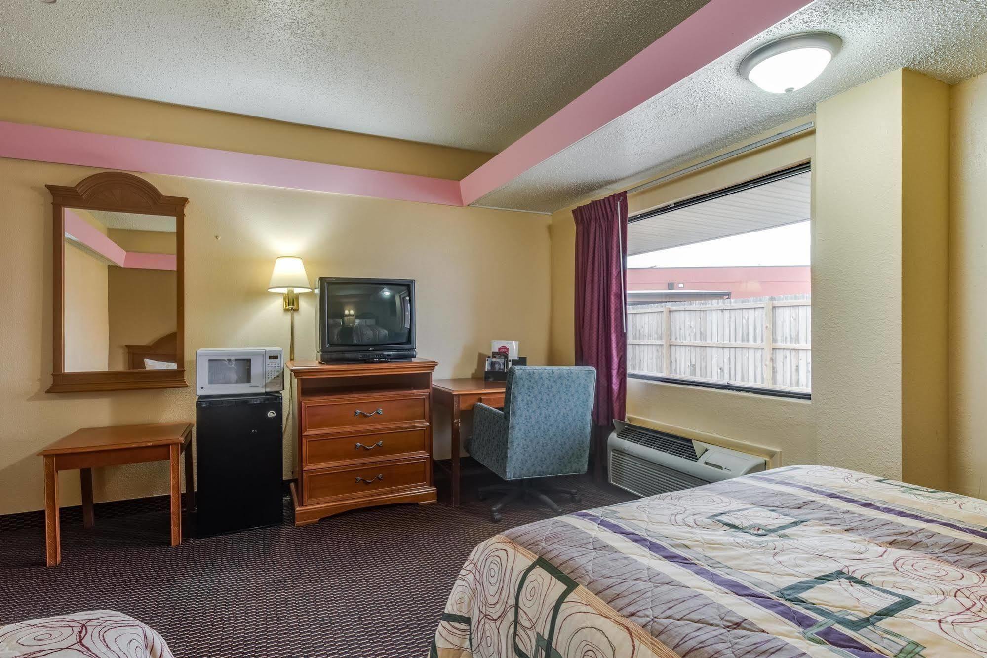 Travelers Inn Midwest City Eksteriør bilde