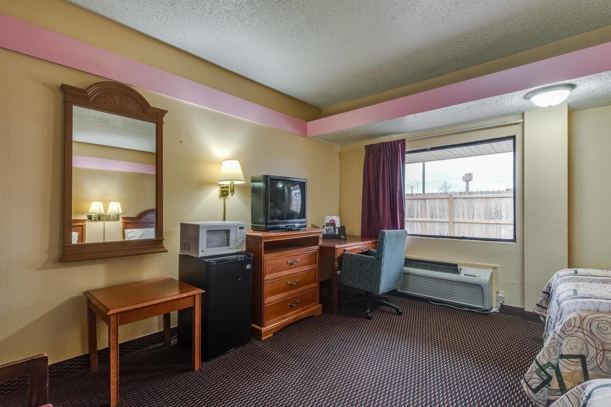 Travelers Inn Midwest City Eksteriør bilde